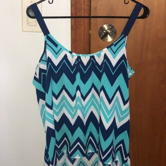 Macbeth Collection- Tank Top​​​​​​​​​​ - Picture 2 of 3